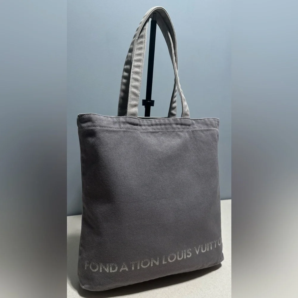Louis Vuitton Fondation Paris Limited Edition Tote Bag Cotton Grey Unisex - Picture 2 of 11